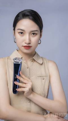 纤手凝香，工坊力作 一枚专业麻豆的筋膜枪与美容仪拍摄揭秘